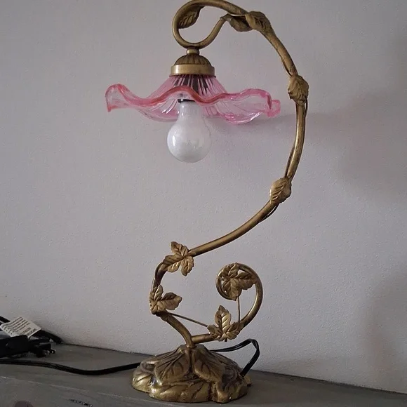 NIB Dolls Kill Dreamland Bloom Pink Table Lamp!! - Picture 8 of 16